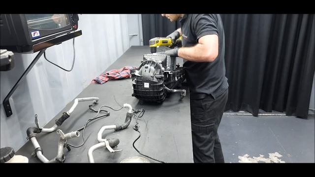 M157 intake manifold small repair смотреть онлайн