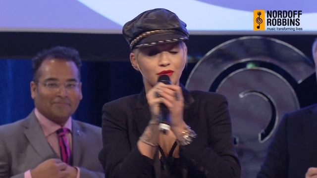 Rita Ora collects her Best Female award at the O2 Silver Clef Awards 2015 смотреть онлайн
