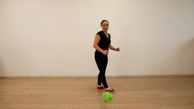 Перепрыгиваем через мяч смотреть онлайн