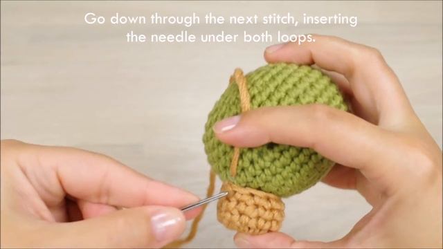Joining amigurumi pieces with whip stitch (left-handed) | Kristi Tullus смотреть онлайн