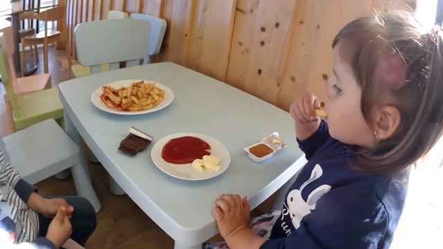 Кушаем картошку фри с Nutella Eating French Fries With Nutella
