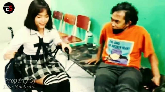 ❤ PANTAS MEMANTAPKAN HATI! Fuji Gadis Cantik Baik Hati Dan Suka Berbagi, Buat Thariq Tak Berpaling. смотреть онлайн