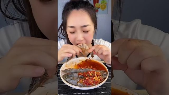 夹陷虾来喽 ASMR MUKBANG Here comes the trapped shrimp 여기에 갇힌 새우가 온다 смотреть онлайн