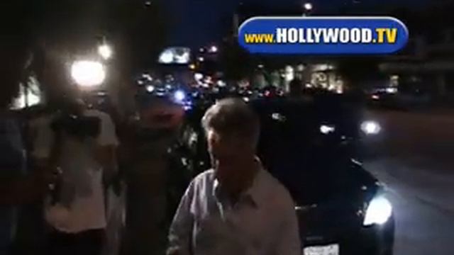 Dustin Hoffman Leaves Madeo смотреть онлайн