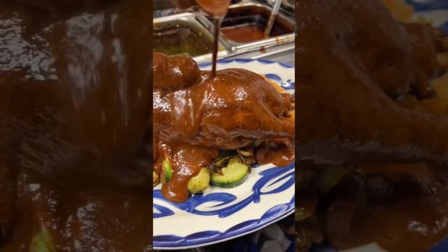 OAXACAN CHICKEN MOLE - MEXICAN CUISINE THAT YOU MUST TRY смотреть онлайн