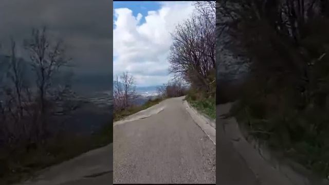 спуск погорному серпантину на великах💥💥💥 смотреть онлайн