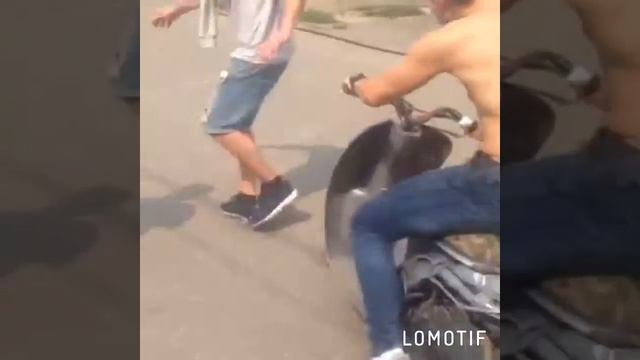 Пьяное утро на скутере смотреть онлайн