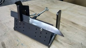 Приспособление для спуска ножей