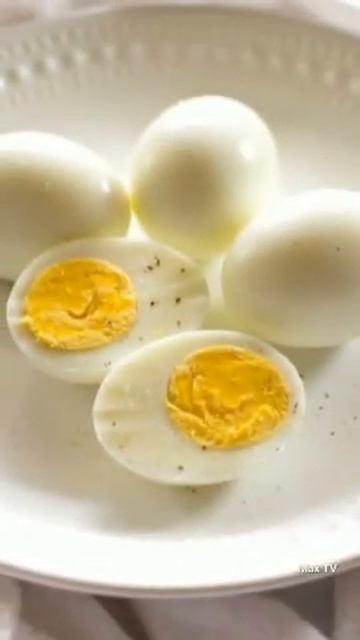 How does an egg become solid after boiling? || ande ubalne par thos kaise aor kyon ho jata hai? смотреть онлайн