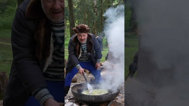 Огневой БОРЩ на костре, при помощи ПИЛЫ #борщ #готовимнаогне #МаксВерник #рецепты #shorts смотреть онлайн