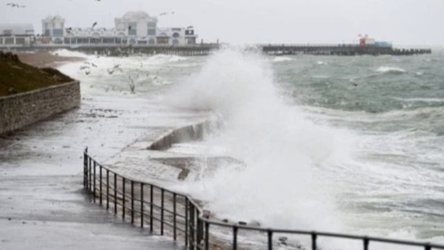Storm Freya Is Due To Hit The UK With 80mph Winds смотреть онлайн
