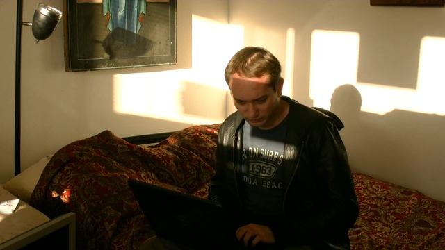 Don't overheat your Turkish coffee or the aliens will come and get you.MP4 смотреть онлайн