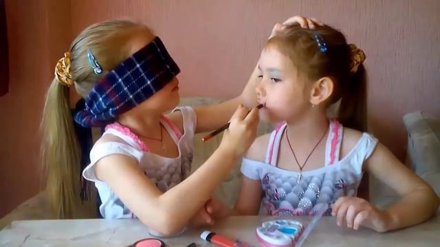 #MakeUp с Закрытыми Глазами | Совместный Супер Челлендж с Сестрами TWINS смотреть онлайн