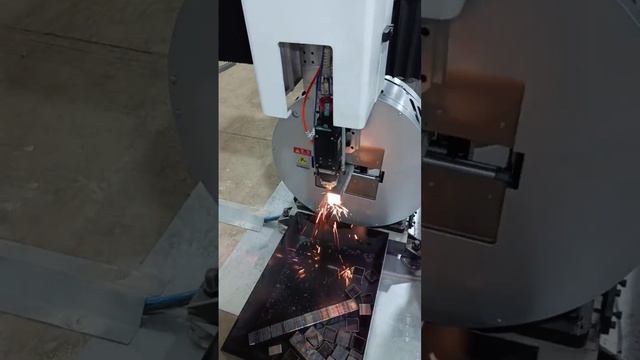 Резка трубы и листового металла на оптоволоконном лазерном станке XTC-1530HT/3000 Raycus смотреть онлайн