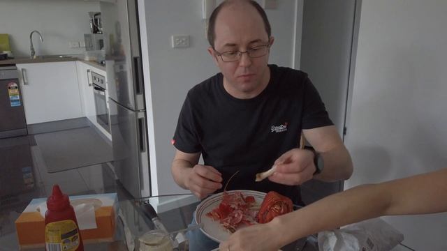 Пробуем 20-долларовых лобстеров из супермаркета смотреть онлайн