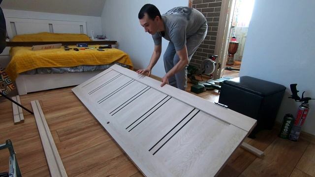 Сам построил тёплый дом и установил в нём межкомнатные двери на монтажную пену смотреть онлайн