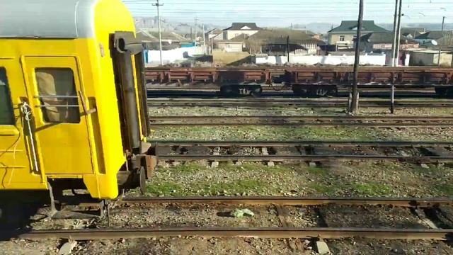 Поезд проходит станцию Аджигабул. Азербайджан. смотреть онлайн