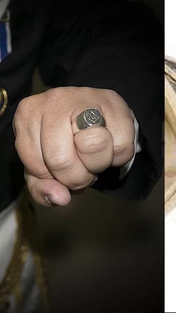 Masonic ring...Which way 's RIGHT смотреть онлайн