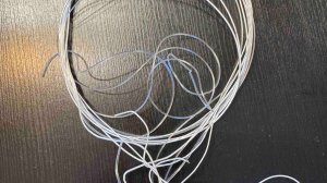 Не строит гитара! Может причина в струнах?