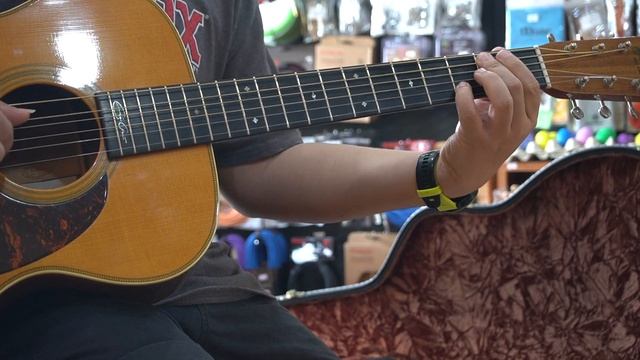 Martin 000-28 Eric Clapton Signature Made in 2001 смотреть онлайн