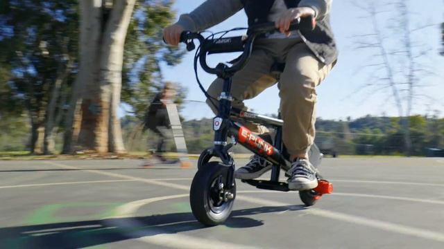 Razor E-Punk Electric Minibike Ride Video with Features смотреть онлайн