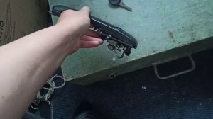 Наружная водительская ручка на пассат б4. Запчасти на пассат б4. Дверная ручка. Водительская ручка.