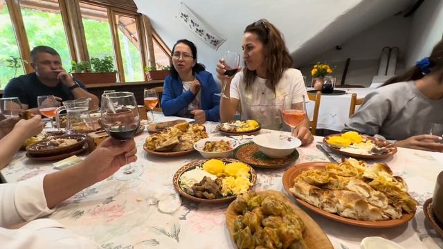 Молдавия🍇Наша «банда» не сидит на месте.Кельи монахов,жуть,Быт «староверов»Красоты холмов,ресторан смотреть онлайн
