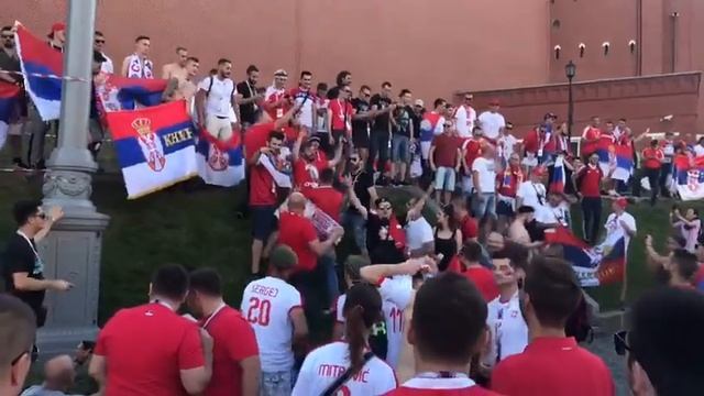 Сербы на Красной площади дружно скандируют смотреть онлайн