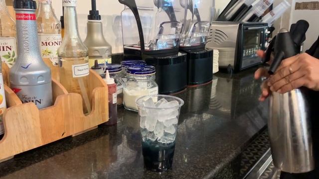 Cafe Vlog EP.950 | Iced Blue Strawberry Soda | How to make soda drinks | Soda Recipe смотреть онлайн