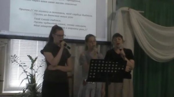 На колени я склонюсь, мое сердце бьется