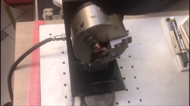 Процесс гравировки на внутренней стороне кольца смотреть онлайн
