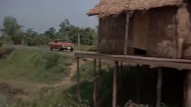 James Bond driving AMC Hornet смотреть онлайн