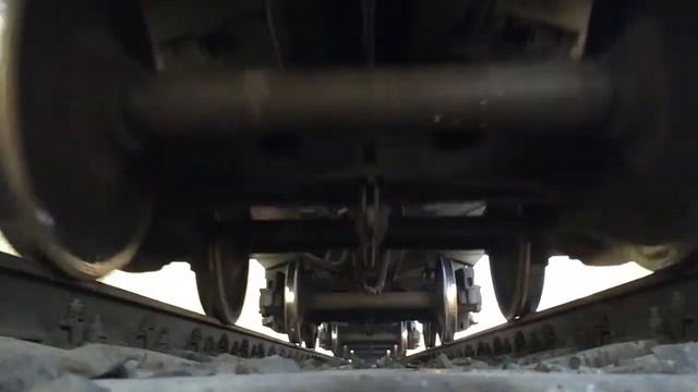 Under the train. Slow motion. Под поездом смотреть онлайн
