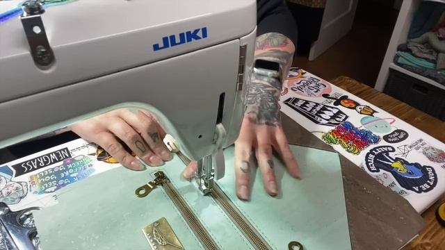 Updated Paradigm Crossbody Bag tutorial! смотреть онлайн