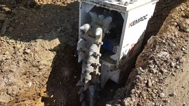Цепная фреза ЕК_Траншея вдоль обочины дороги смотреть онлайн