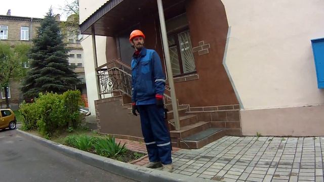 Чуть в асфальт не закатали смотреть онлайн