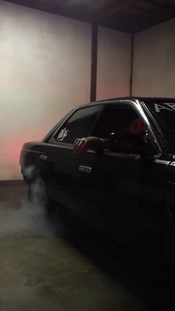 LAUREL C33 BURNOUT смотреть онлайн