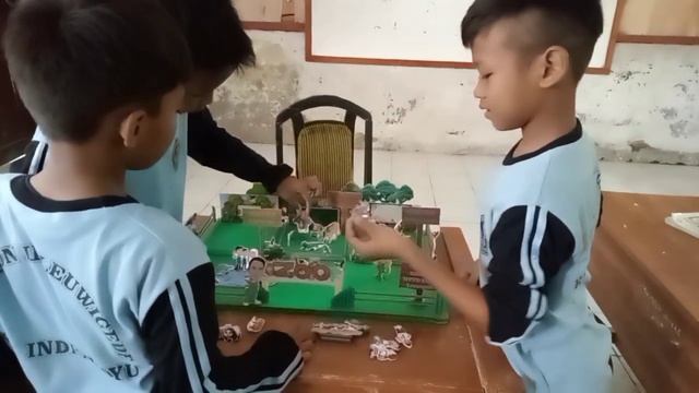 PROJECT BASED LEARNING_Klasifikasi Hewan Berdasarkan Jenis Makananya_Membuat Miniatur Kebun Binatan смотреть онлайн