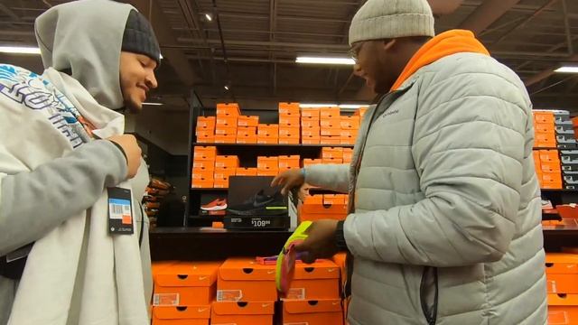 WE SAW OFF WHITE 5s AT THE NIKE OUTLET IN DETROIT!!!! смотреть онлайн
