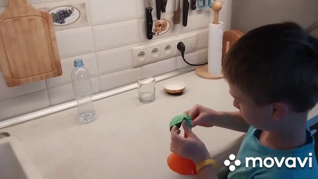 Эксперимент с содой и уксусом смотреть онлайн