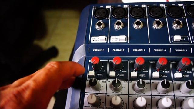 A Mesa de Som Signature Soundcraft 12 - review unboxing Português Brasil смотреть онлайн