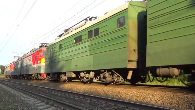 Три Выльника из разных железных дорог в одной сплотке: Электровозы ВЛ10У-757 + ВЛ10У-198 + ВЛ10К-45 смотреть онлайн