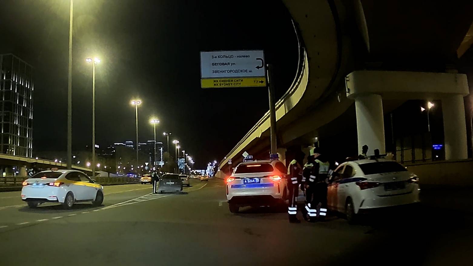 ГАИ САО продолжает плевать на ПДД и порядок несения службы. А5264 99 и др. смотреть онлайн