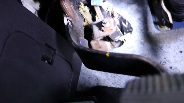 350Z Clutch Master Cylinder + Slave Cyl + SS Clutch Line Removal & Install смотреть онлайн