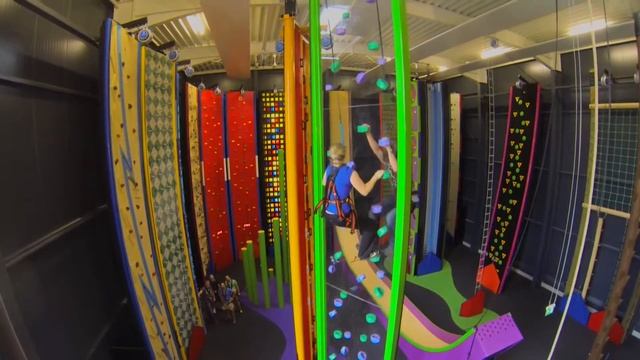 Clip 'n Climb International смотреть онлайн