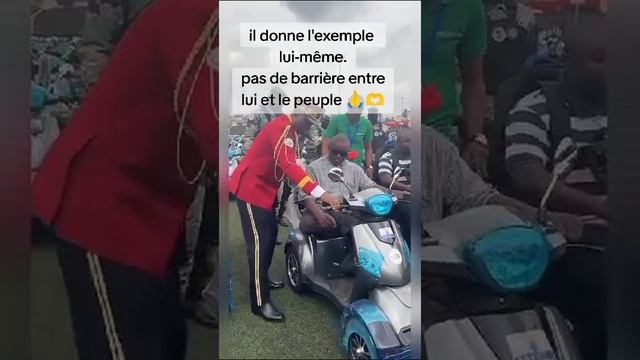 GABON: LE PRESIDENT à La MANETTE DISTRIBUE DU MATÉRIEL AUX PERSONNES EN ETAT DE HANDICAP