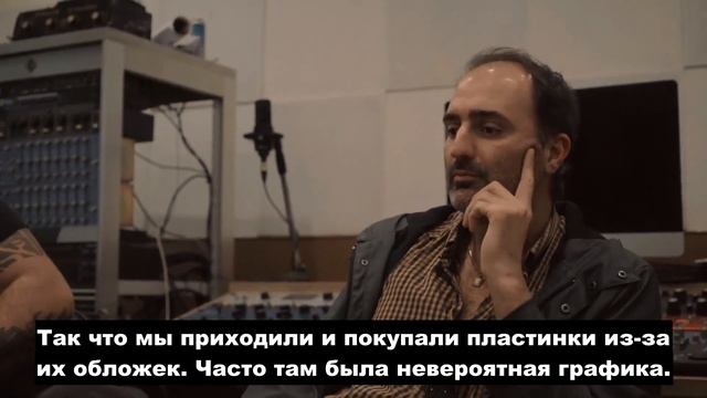 Современный взгляд на музыкальную сцену Неаполя через призму ретро футуризма смотреть онлайн