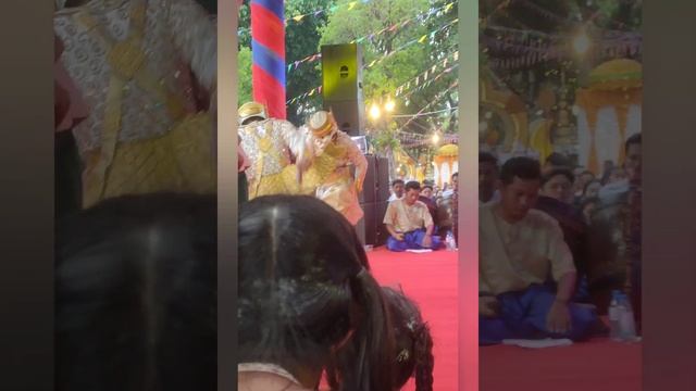 ល្ខោនខោល (Lakhon Khol) គឺជាល្ខោនពាក់របាំងមុខរបស់កម្ពុជា смотреть онлайн