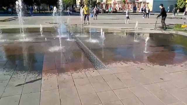 Кто об*ссал площадь в городе Новомосковск? смотреть онлайн