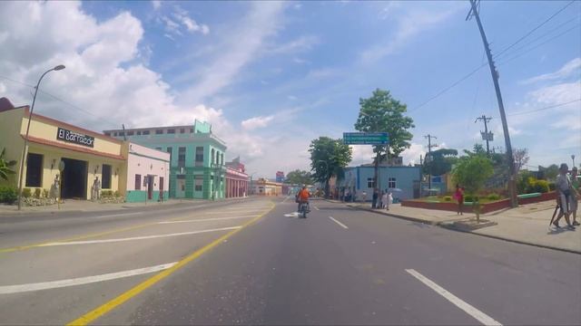 SANTIAGO DE CUBA/ PASEO EN MOTO DESDE EL PARQUE CESPEDES HASTA EL ZOOLOGICO смотреть онлайн